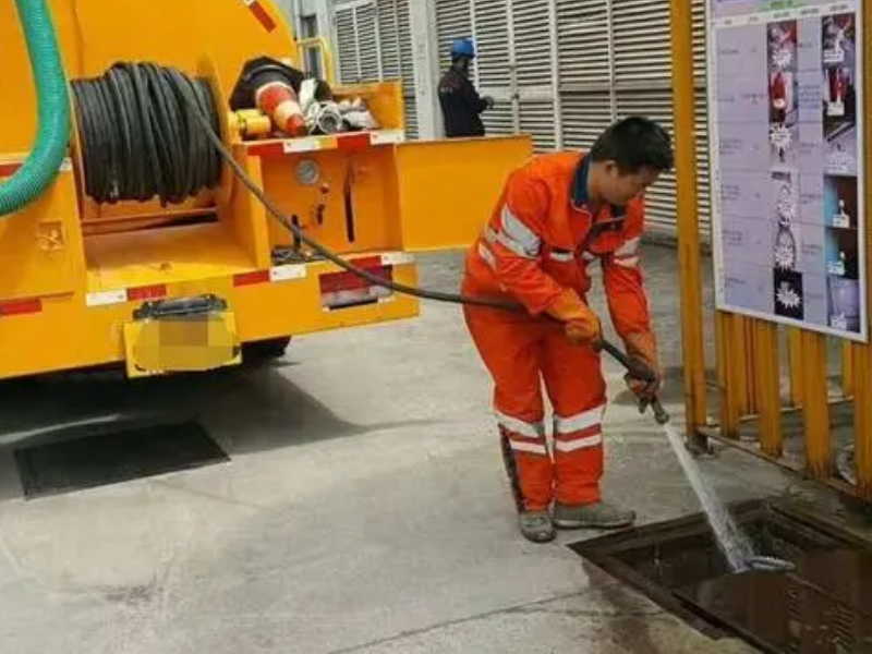 北京东城区专业清掏化粪池抽粪吸粪车抽污水，市政管道清淤疏通