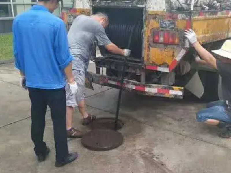 北京东城区抽粪车抽化粪池，清理隔油池，疏通污水井，地下室排污